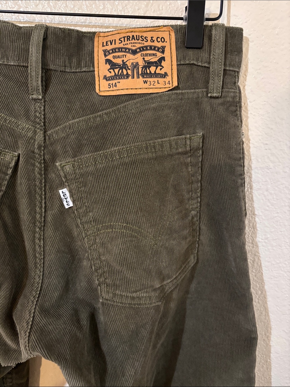 Levi's Men's 514 Olive Corduroy Pants - Classic Straight Fit 32waist X34 length - Picture 2 of 4